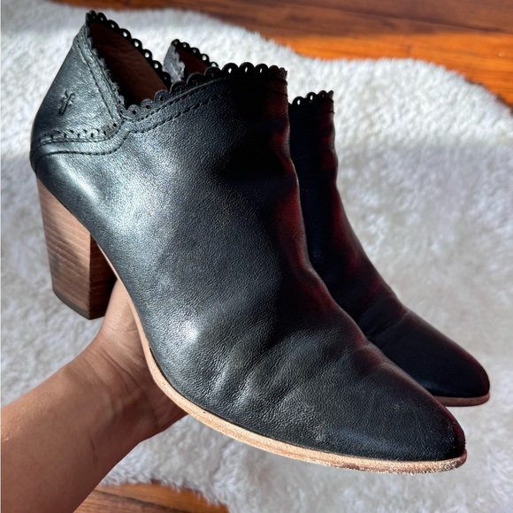 Frye Reed Scallop Shootie Black Leather Pointed Toe Heeled Booties Ankle Sz 8.5 - Picture 11 of 15